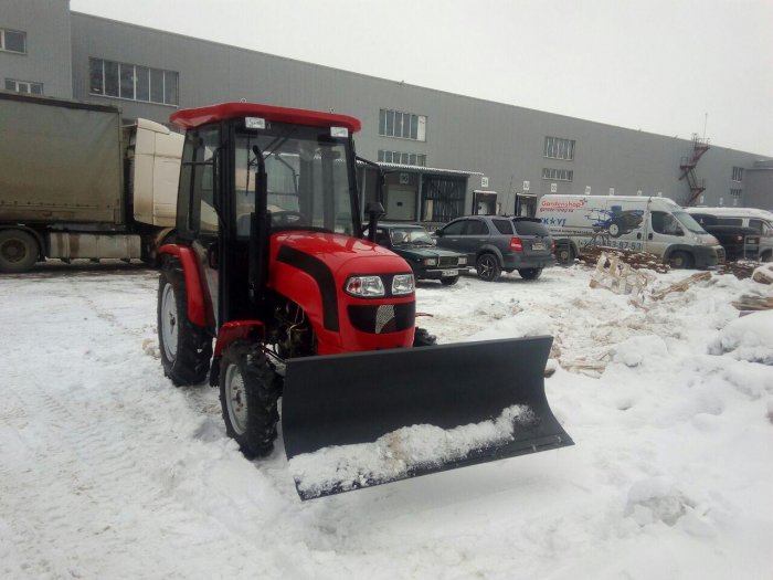 Расчистка участка парковки от снега в Суздале